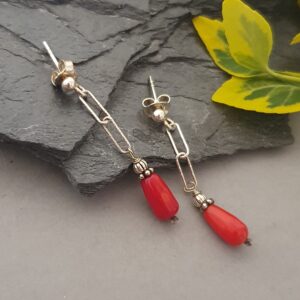 925 Srebrne Kolczyki z Czerwonym Koralem | Długie Kolczyki Wiszące Chain Link | Elegancka Biżuteria Handmade