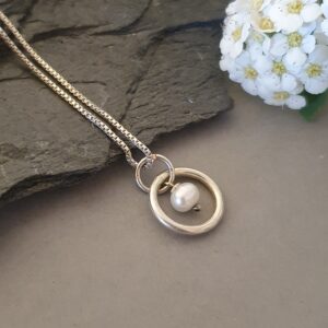 Naszyjnik ze srebra 925 z białą perłą – prosty i elegancki, minimalistyczny naszyjnik, idealny do codziennego noszenia