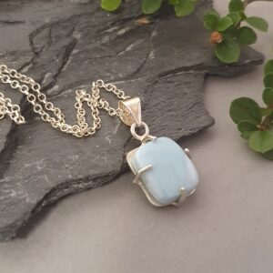Minimalistyczny naszyjnik z larimarem – srebro próby 925, unikalna biżuteria handmade, prostokątny kamień
