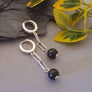 Kolczyki z czarnym onyksem ze srebra 925 – ręcznie robiona, minimalistyczna biżuteria z naturalnych kamieni, idealna na prezent dla niej