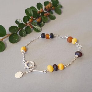 Bransoletka srebrna 925 z bursztynem, delikatna i minimalistyczna, z zawieszką w kształcie dysku