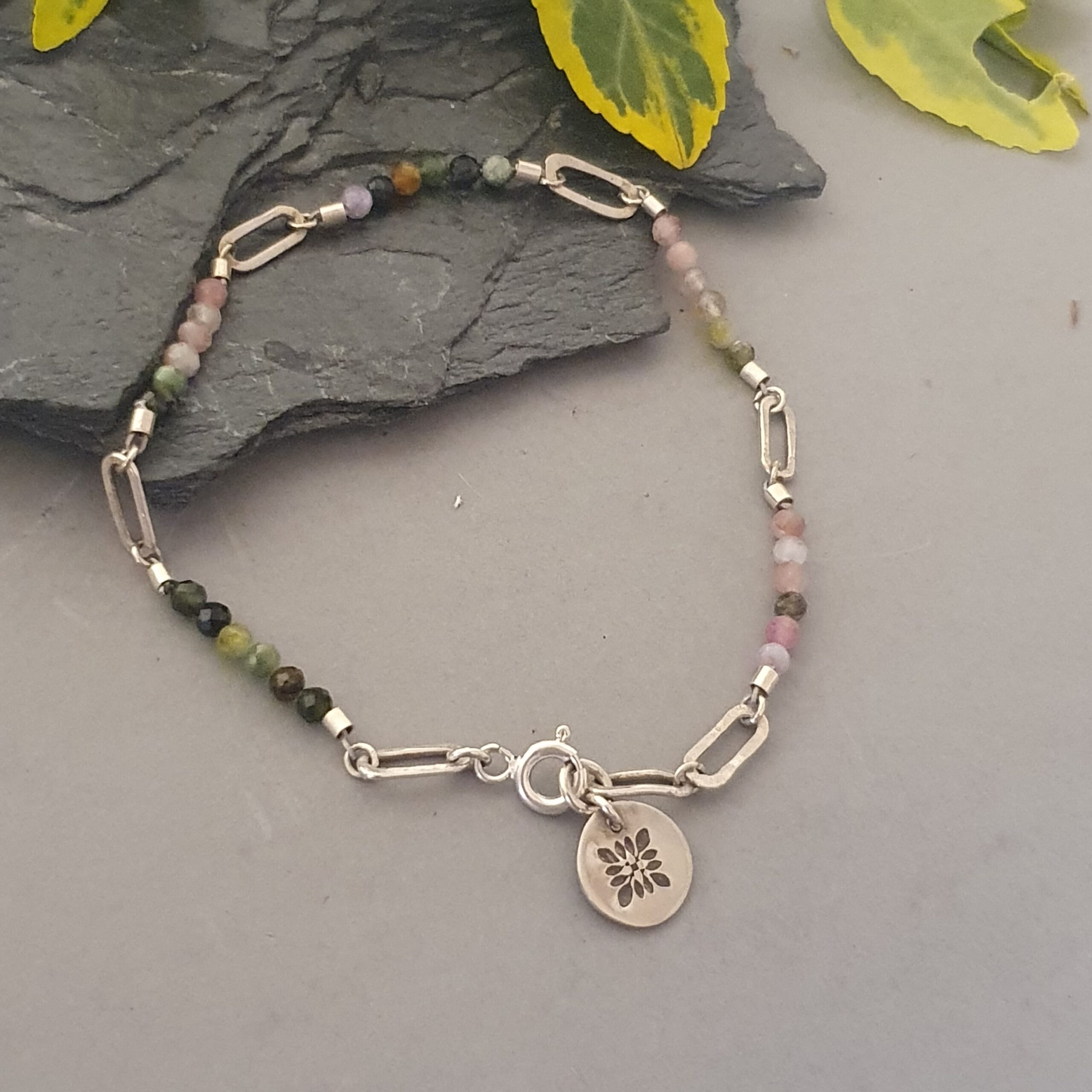 Srebrna bransoletka 925 z turmalinem i zawieszką lotosu - obrazek 5