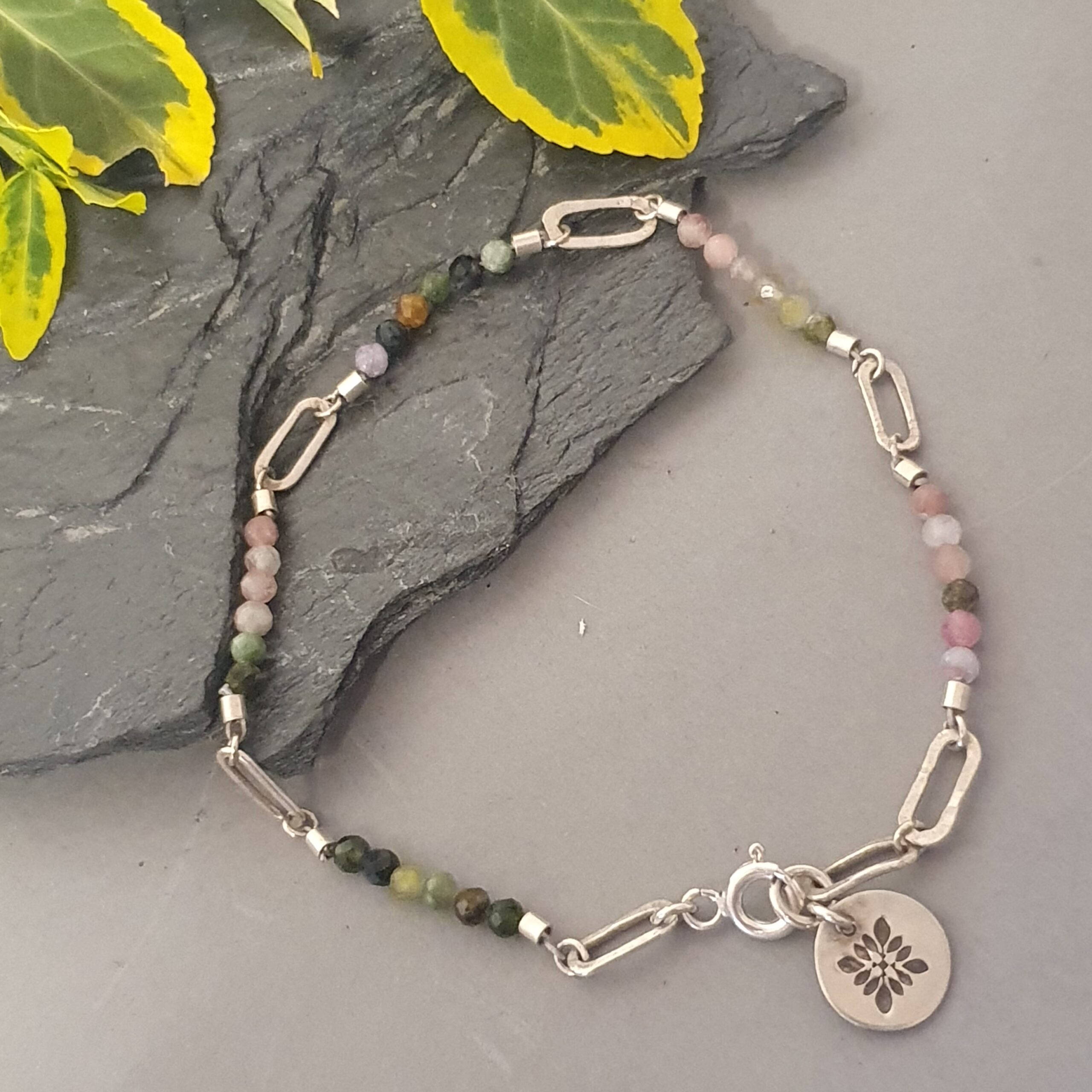 Srebrna bransoletka 925 z turmalinem i zawieszką lotosu - obrazek 6