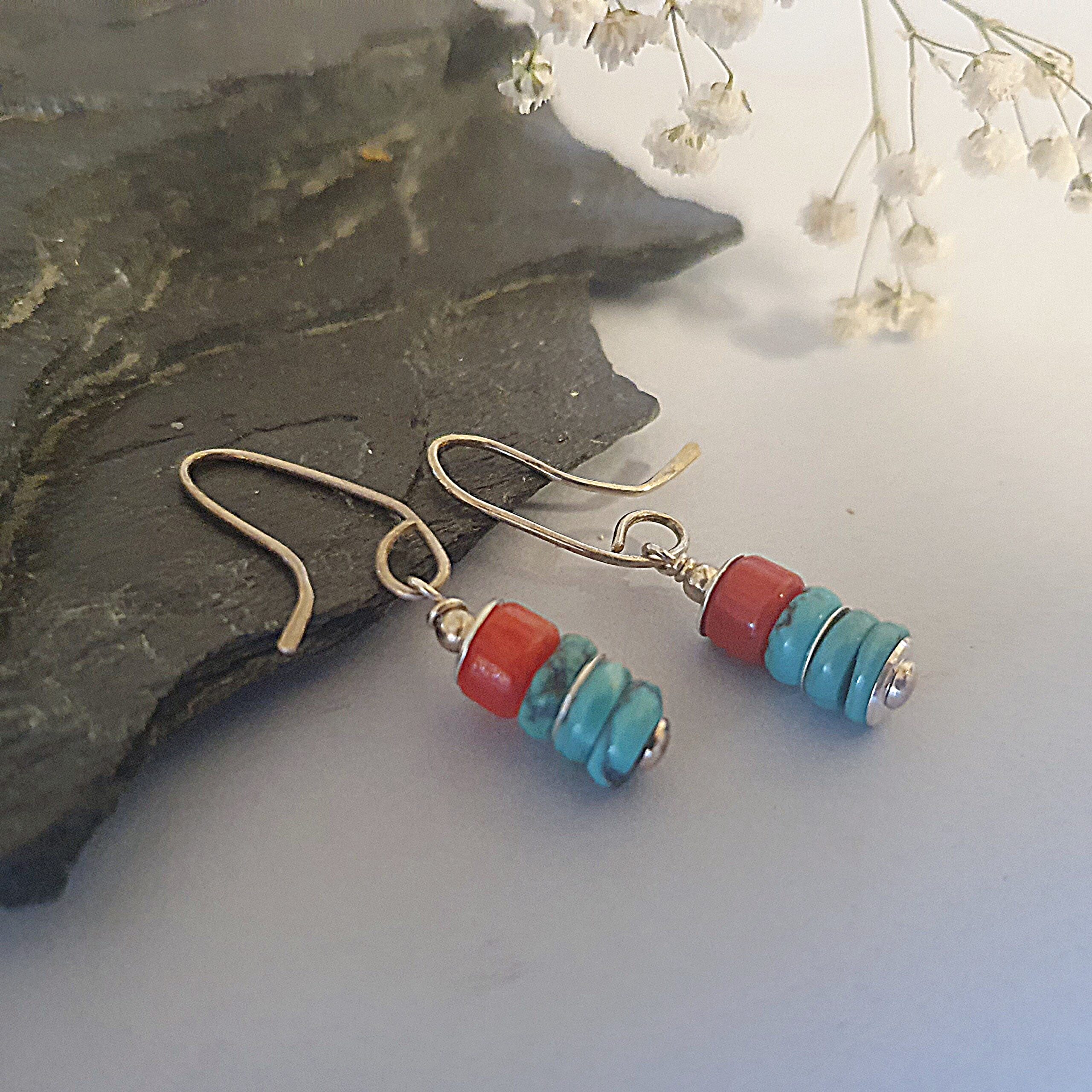 Kolczyki z naturalnym turkusem i koralem – ręcznie robione, kolorowe kolczyki boho ze srebra 925 - obrazek 3