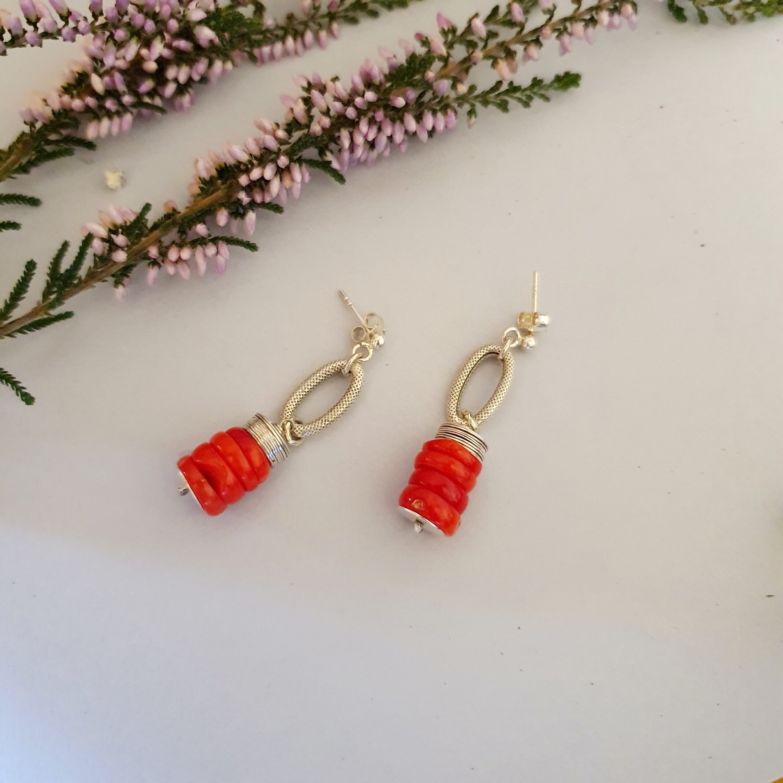 Kolczyki srebrne 925 z naturalnym koralem – eleganckie i wyraziste - obrazek 7