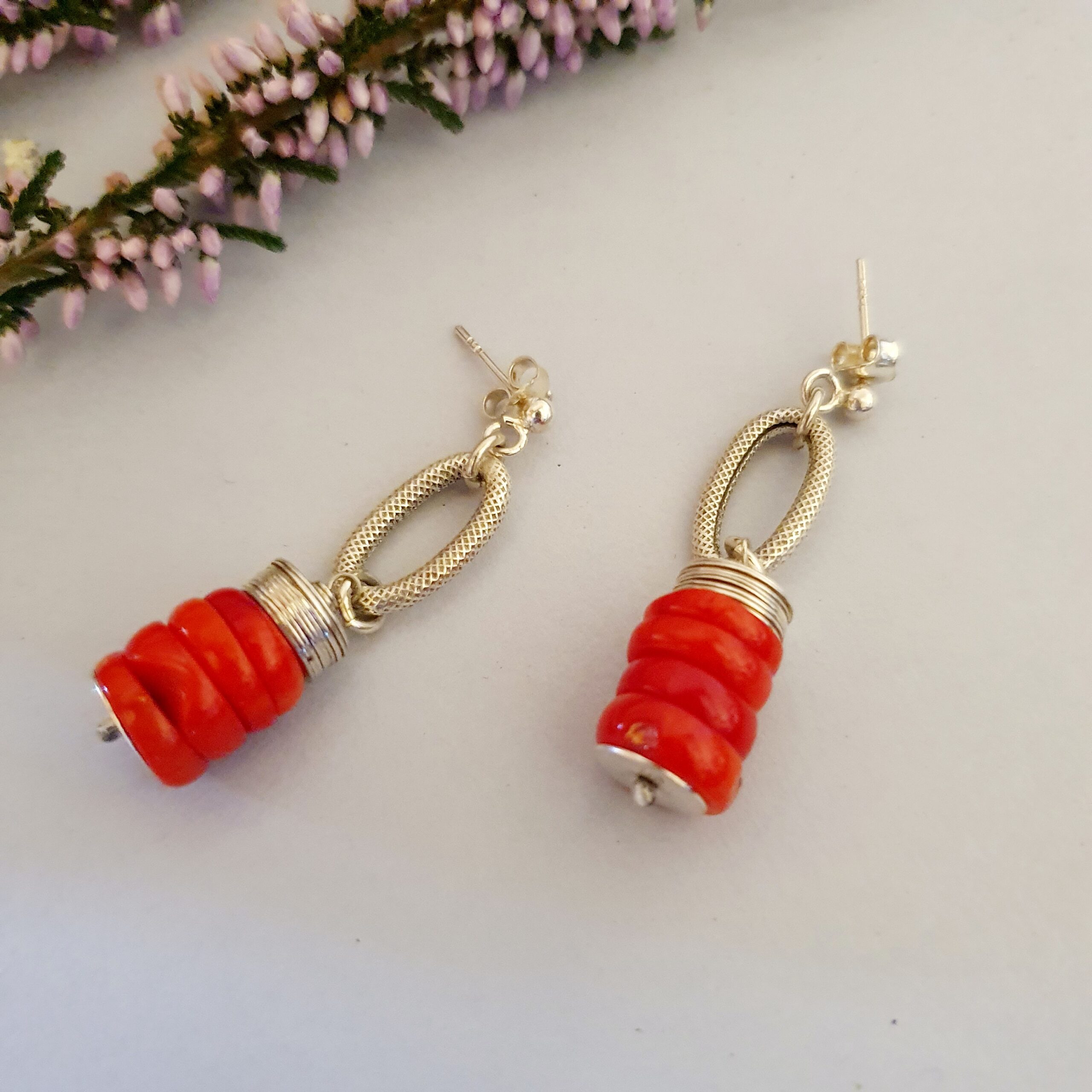 Kolczyki srebrne 925 z naturalnym koralem – eleganckie i wyraziste - obrazek 6