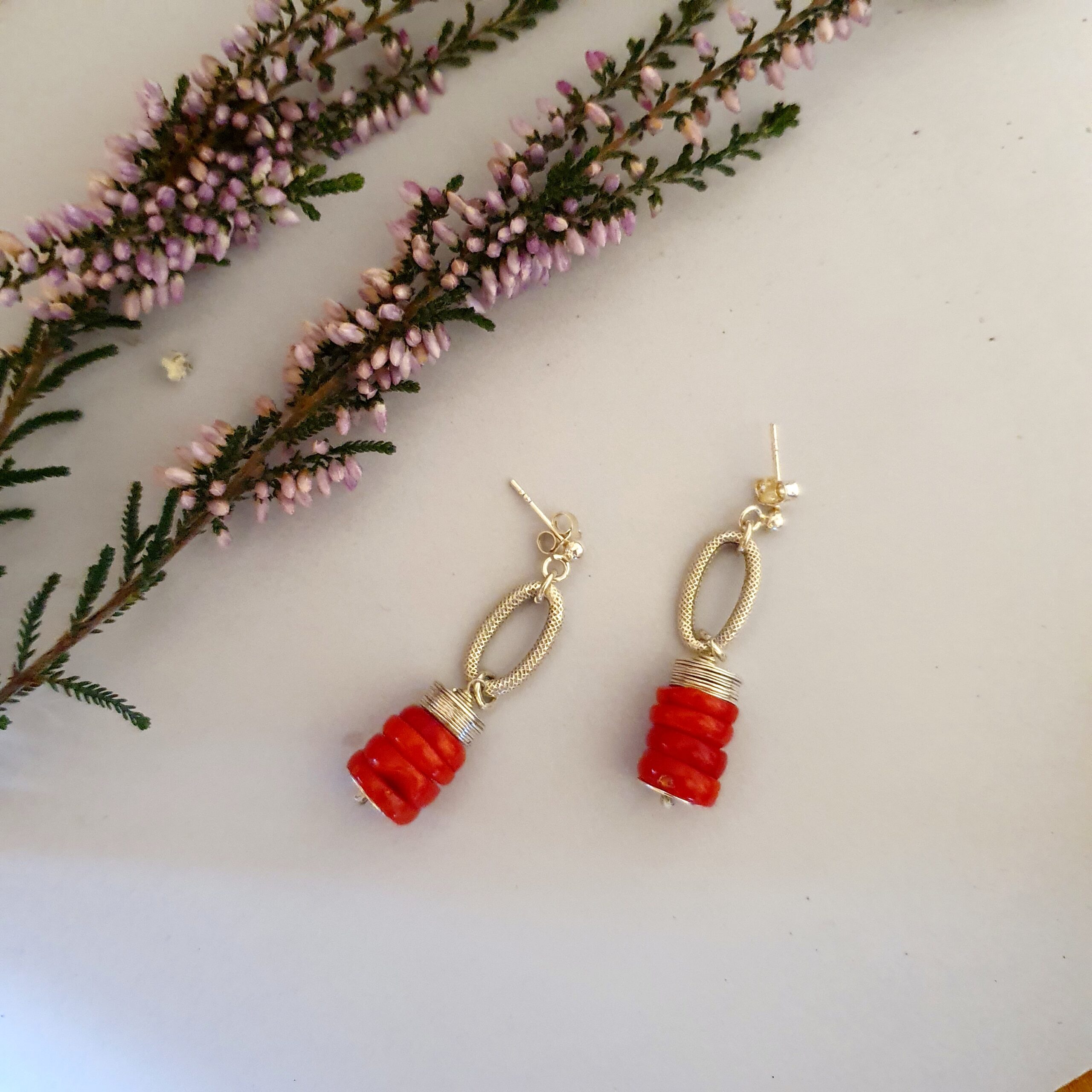 Kolczyki srebrne 925 z naturalnym koralem – eleganckie i wyraziste - obrazek 5