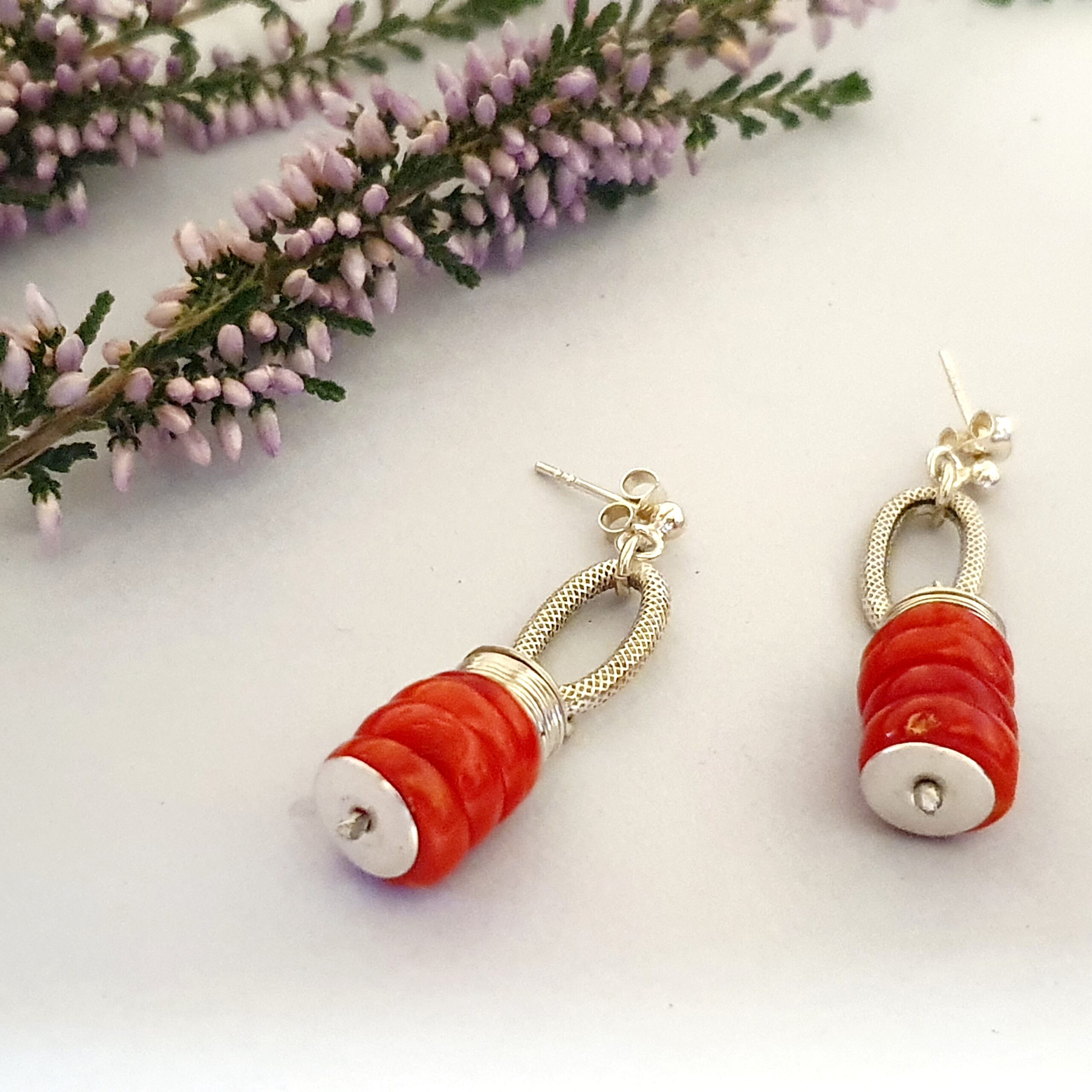 Kolczyki srebrne 925 z naturalnym koralem – eleganckie i wyraziste - obrazek 4